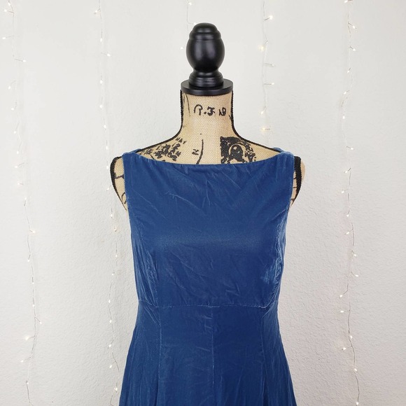 Gal Meets Glam Christine Fir Green Velvet Dress 6 - Picture 4 of 11